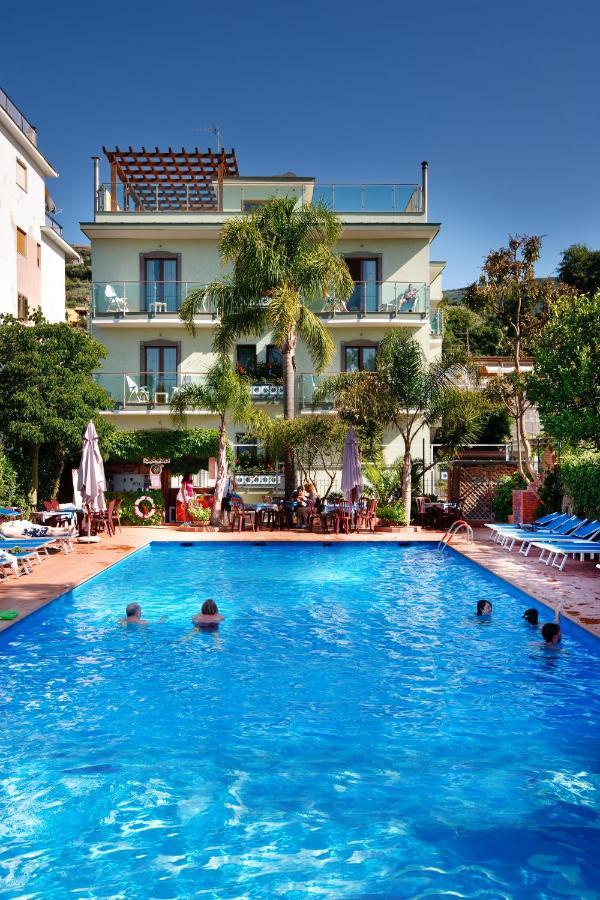 Sorrento Comfort Rooms Con Piscina מראה חיצוני תמונה