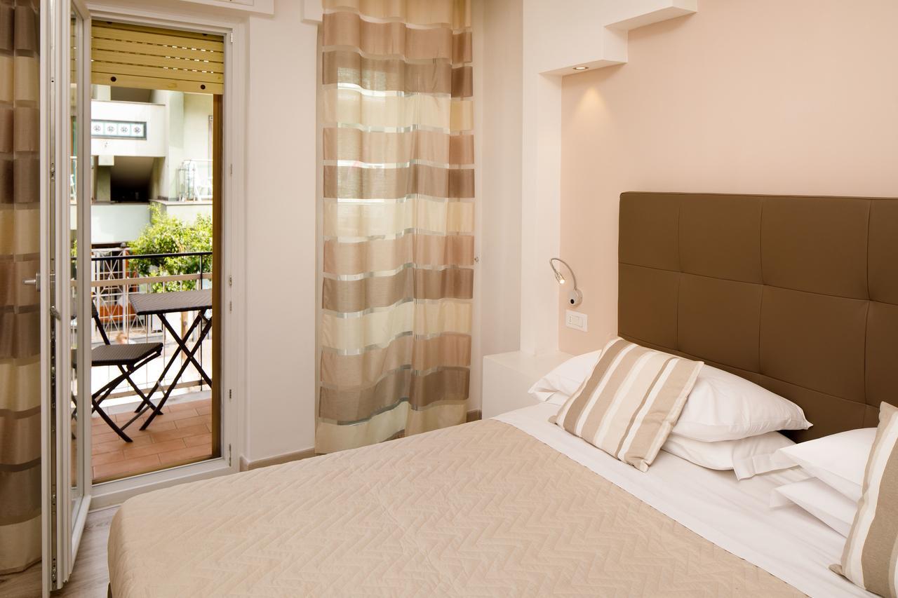 Sorrento Comfort Rooms Con Piscina מראה חיצוני תמונה