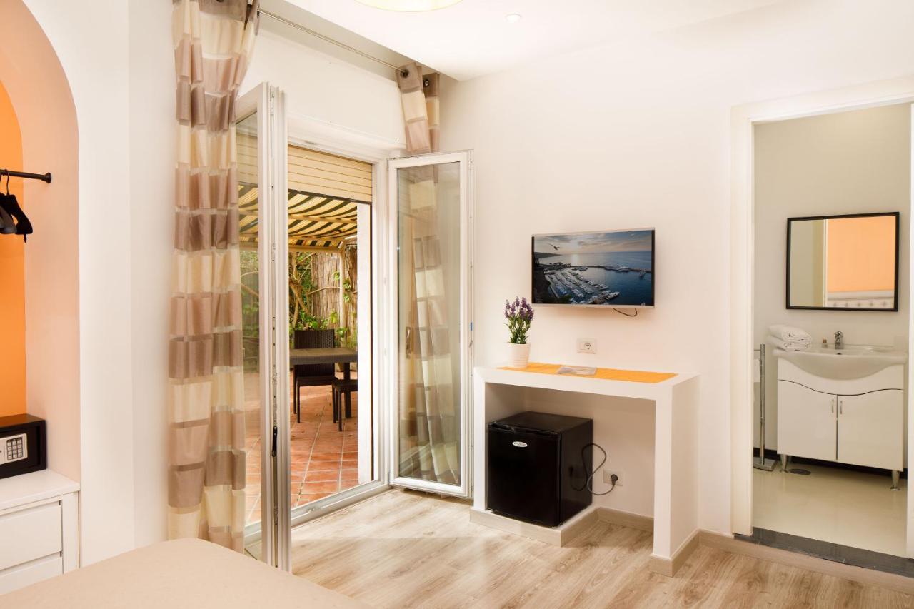 Sorrento Comfort Rooms Con Piscina מראה חיצוני תמונה